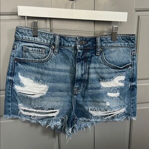 Lulu’s Distressed Denim Blue Shorts